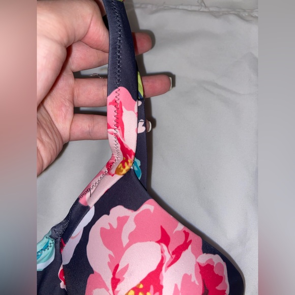 Beachsissi Floral Print Twist Front One Piece Swimsuit 🌺 - Picture 3 of 9